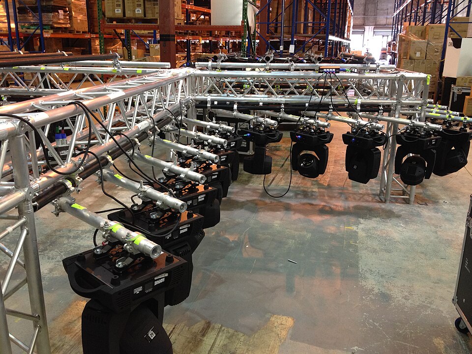 G12 Studio- og scenerigg — truss med lysrigg